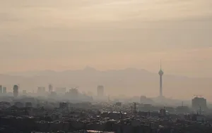 تهران دفن‌شده زیر دود و آلودگی از نمای قله توچال (فیلم)