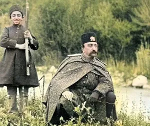 خدمتکاران مخصوص ناصرالدین شاه که دنبال کالسکه‌اش می‌دویدند(عکس)