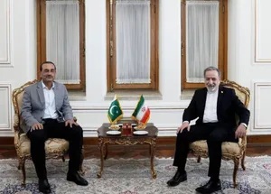 دیدار و گفتگوی فرمانده ارتش پاکستان با وزیر امور خارجه ایران