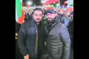 شعار سی شبه کف خیابونیم، یک سالم باشه می‌مونیم در یک تجمع خیابانی