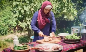 آشپزی روستایی؛ پخت لوبیا پلو با سالاد شیرازی در روستایی جنگلی (فیلم)