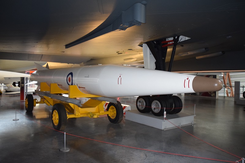GAM-87 Skybolt: پروژه دیگر آمریکایی در دوران جنگ سرد که هدفش توسعه موشک بالستیکی قابل پرتاب از هواپیما بود تا بمب افکن ها بتوانند از فاصله دور اهداف را ضربه زنی کنند. GAM-87 Skybolt: پروژه دیگر آمریکایی در دوران جنگ سرد که هدفش توسعه موشک بالستیکی قابل پرتاب از هواپیما بود تا بمب افکن ها بتوانند از فاصله دور اهداف را ضربه زنی کنند.