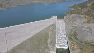 سرریز سد مریوان پس از بارش‌های اخیر