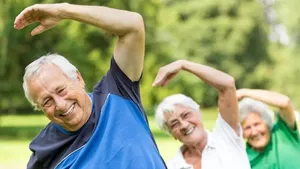 فعالیت بدنی در دوران سالمندی چگونه باید باشد؟