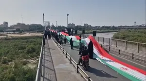 زنجیره انسانی روی پل سفید اهواز
