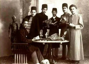 چند پزشک در یک بیمارستان و در دوره قاجار(عکس)