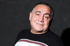 «خسرو احمدی» در مراسم عروسی اش؛ دهه 60 (عکس)
