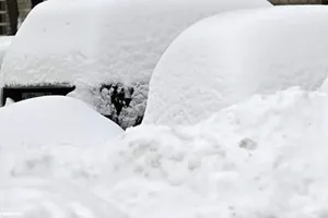 بارش برف یک متری در روستای گلاز اشنویه آذربایجان غربی (فیلم)