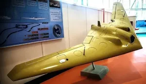 رونمایی ایران از پهپاد شاهد ۱۶۱ شبیه بمب‌افکن B-2 آمریکایی (فیلم)