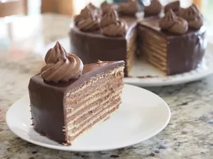 طرز تهیه کیک دو رنگ وانیلی شکلاتی