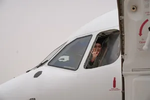 کودک بازمانده از جنابت میناب، خلبان شد