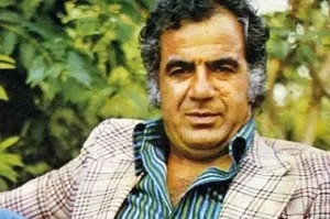 «ناصر ملک مطیعی» در 54 سالگی و در کنار پسرش «امیرعلی»؛ سال 63(عکس)