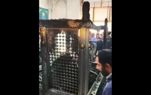 تصاویری از ضریح سبزقبا بعد از آتش سوزی و خاکستر شدن در ناآرامی‌های شهر دزفول