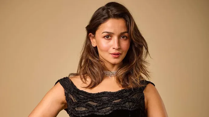 ستاره مشهور هندی با استایلی لوکس در مراسم بفتا ۲۰۲۶