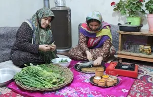 پخت سبزی پلو با ماهی و تهیه پنیر تازه در روستا
