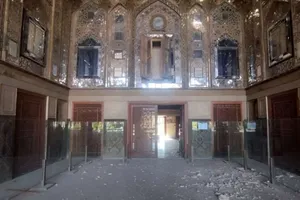 ریزش تزئینات چهلستون اصفهان ادامه دارد