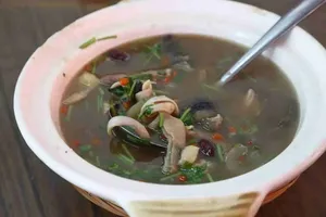آشپزی عجیب در چین با دم کروکودیل