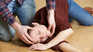 آیا هنگام تشنج امکان خفه شدن فرد وجود دارد؟