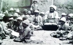 دبستان دانش به ریاست مفتاح الملک در دوره قاجار (عکس)
