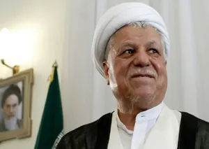 «هاشمی رفسنجانی» با ظاهر متفاوت و در جوانی؛ اواخر دهه 30 (عکس)