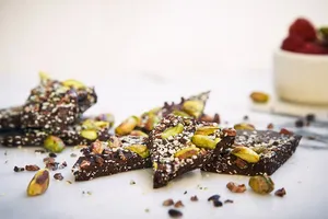 طرز تهیه کرانچی ترد پسته‌ای