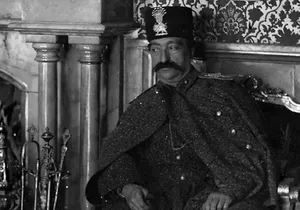 نمایی از سفره افطار در ماه رمضان و در دربار «ناصرالدین‌­شاه»