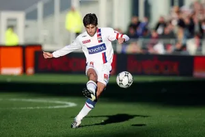 سوپرگل تاریخی جونینیو به بارسلونا از روی ضربه کاشته